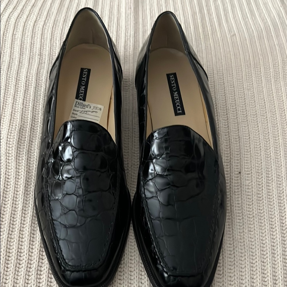 Black Crocodile Pattern Loafers